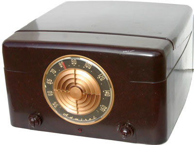 [Admiral Model 6S12 N AM Radio Record Player]
